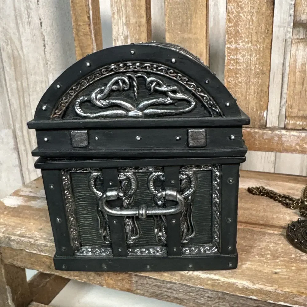 Disney Pirates Of The Caribbean At Worlds End Treasure Chest With Coin Ornament